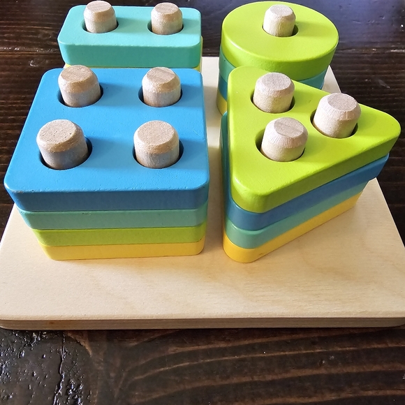 Sort & Stack Peg Puzzle - Picture 4 of 7